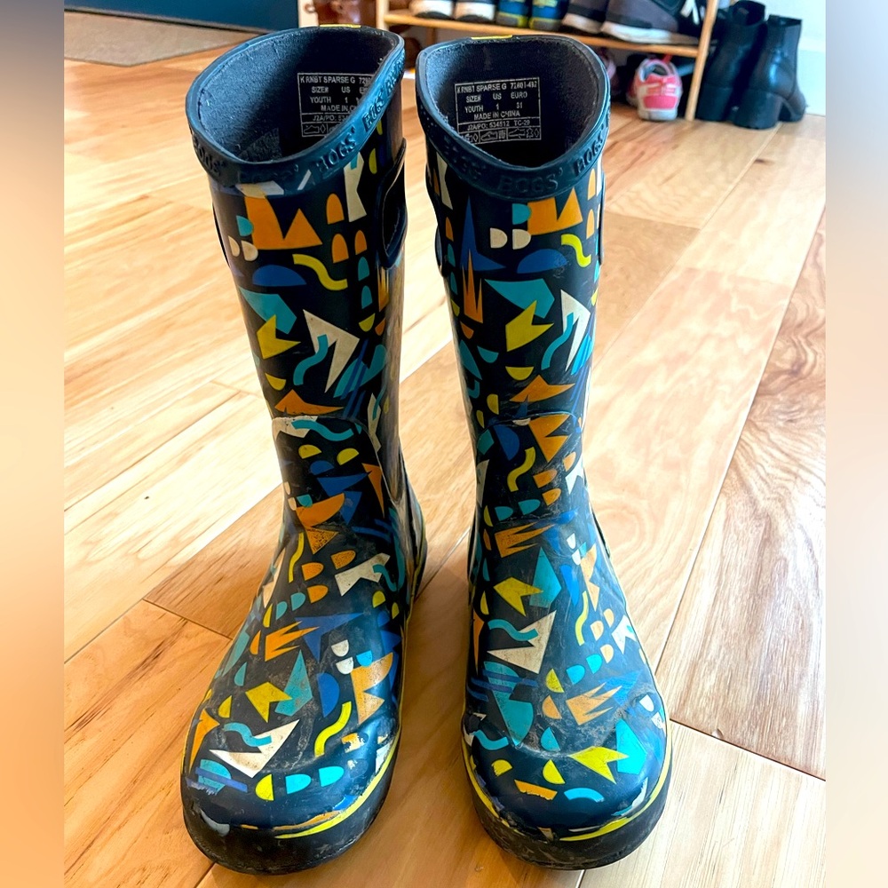 Bogs size 1 youth rain boots